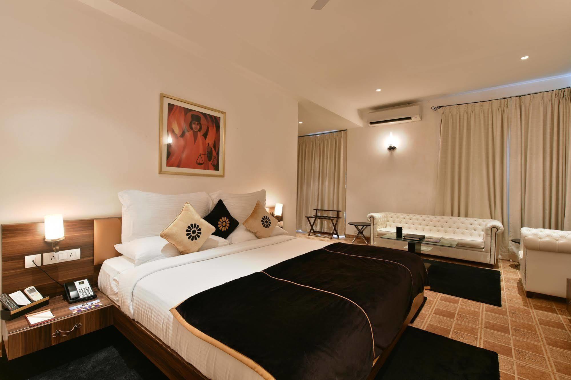 เดลลา รีสอร์ต Hotel โลนาวาลา ภายนอก รูปภาพ